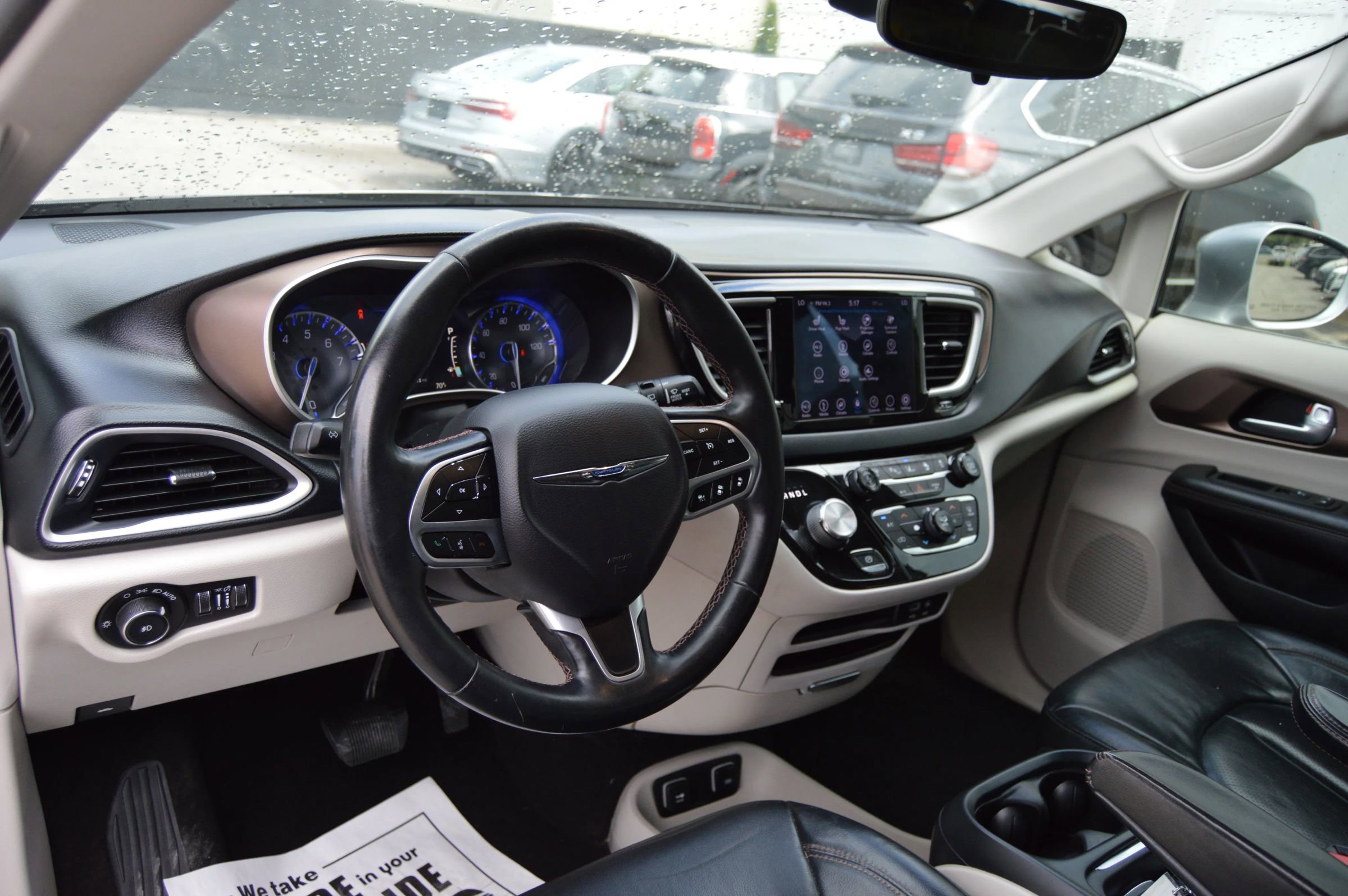 Used 2018 Chrysler Pacifica Touring-L w/ Advanced Safetytec Group FWD image 8