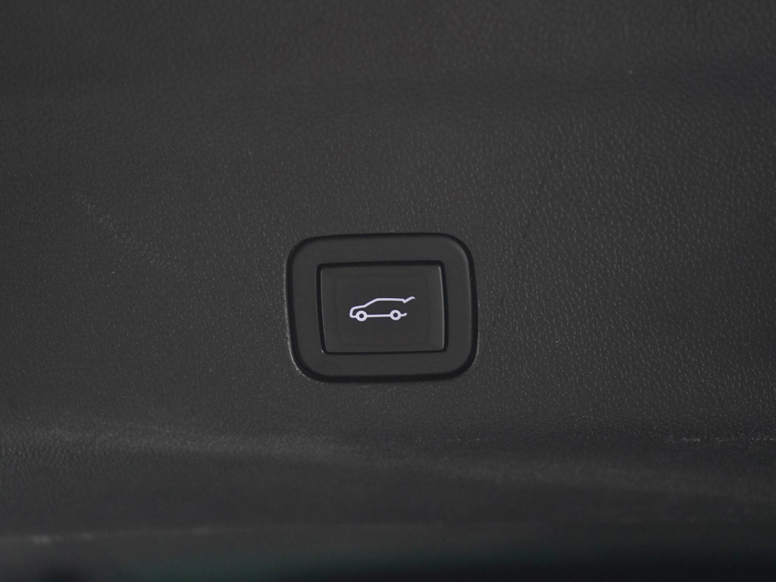 Used 2023 GMC Yukon SLT w/ SLT Luxury Package image 19
