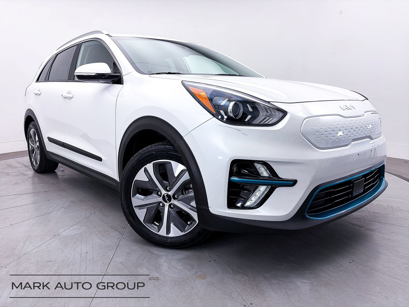 Certified 2022 Kia Niro EX FWD image 1