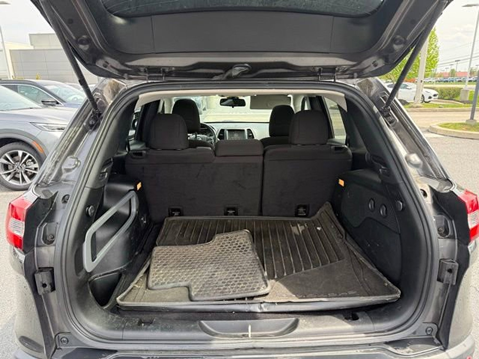 Used 2017 Jeep Cherokee 75th Anniversary image 24