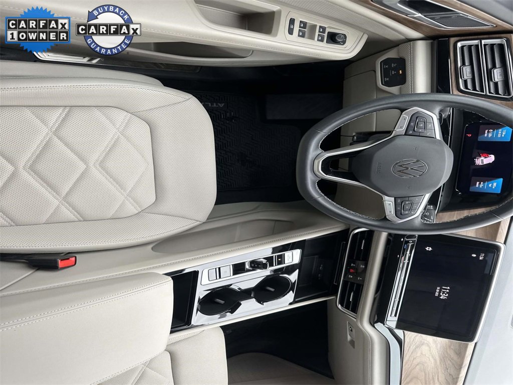 Used 2024 Volkswagen Atlas SE w/ Black Wheel Package image 17