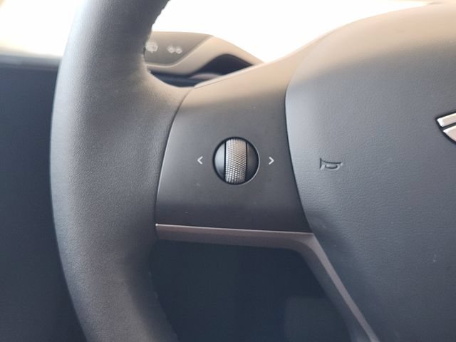 Used 2025 Tesla Model Y Long Range RWD image 35