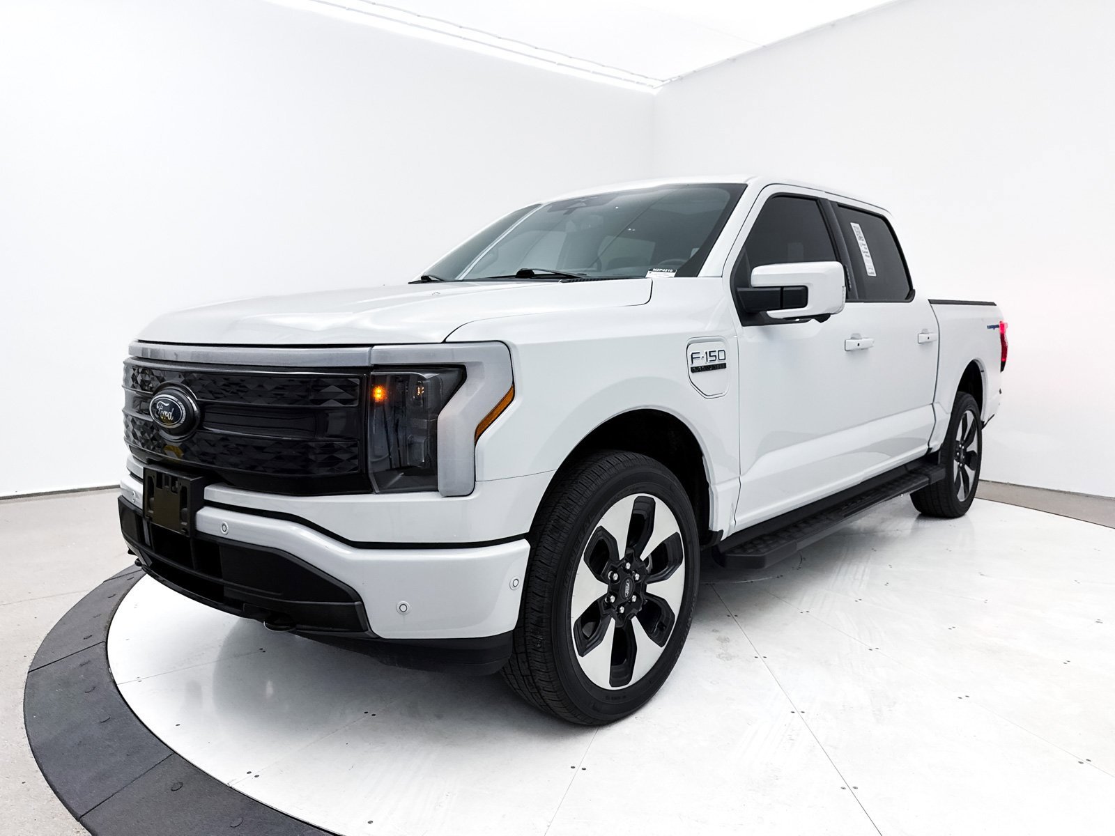 Used 2023 Ford F150 Lightning Platinum image 15