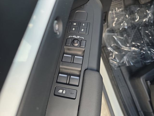 Used 2025 Land Rover Defender 110 S AWD/4WD image 13