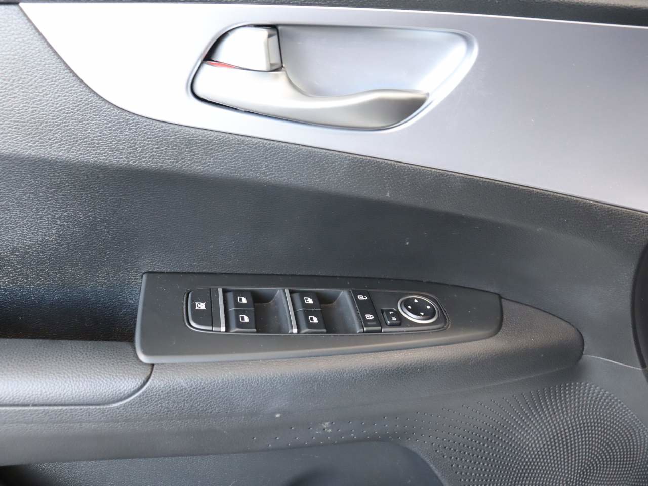 Used 2022 Kia Forte LXS FWD image 13