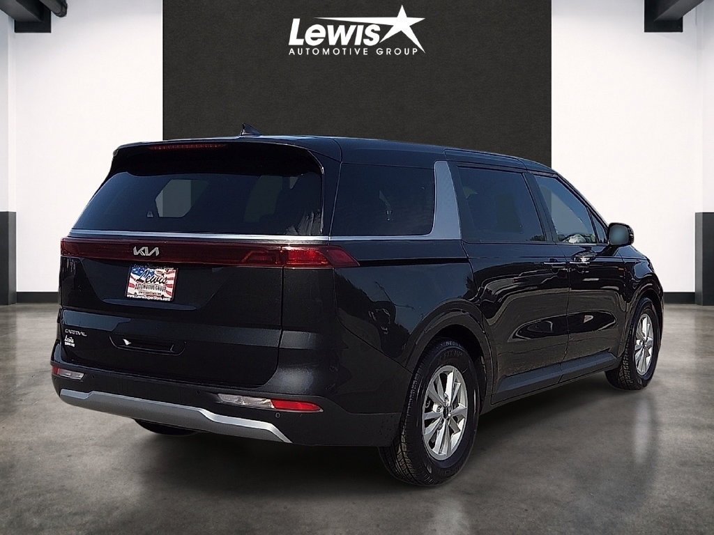 Used 2024 Kia Carnival LX FWD image 4