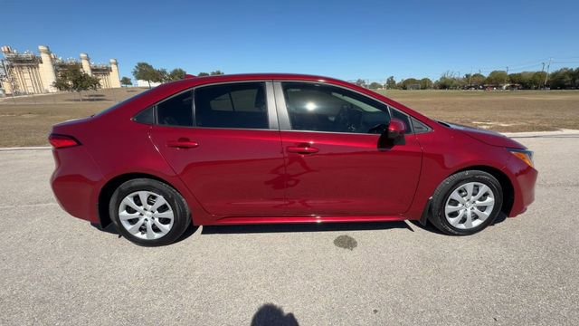 Used 2025 Toyota Corolla LE image 9
