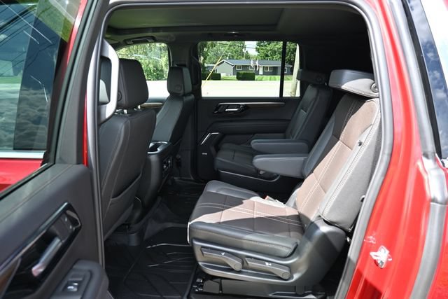 Used 2026 Chevrolet Suburban High Country AWD/4WD image 25