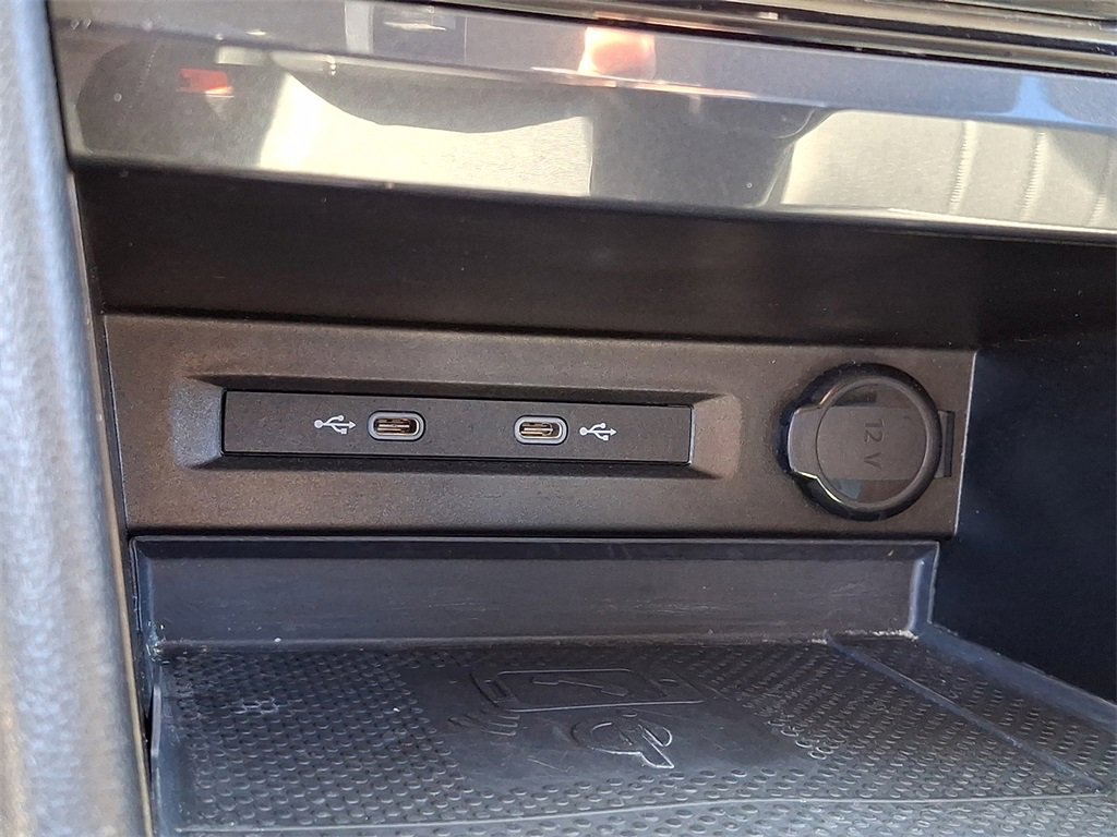 Used 2022 Volkswagen Tiguan SE image 24