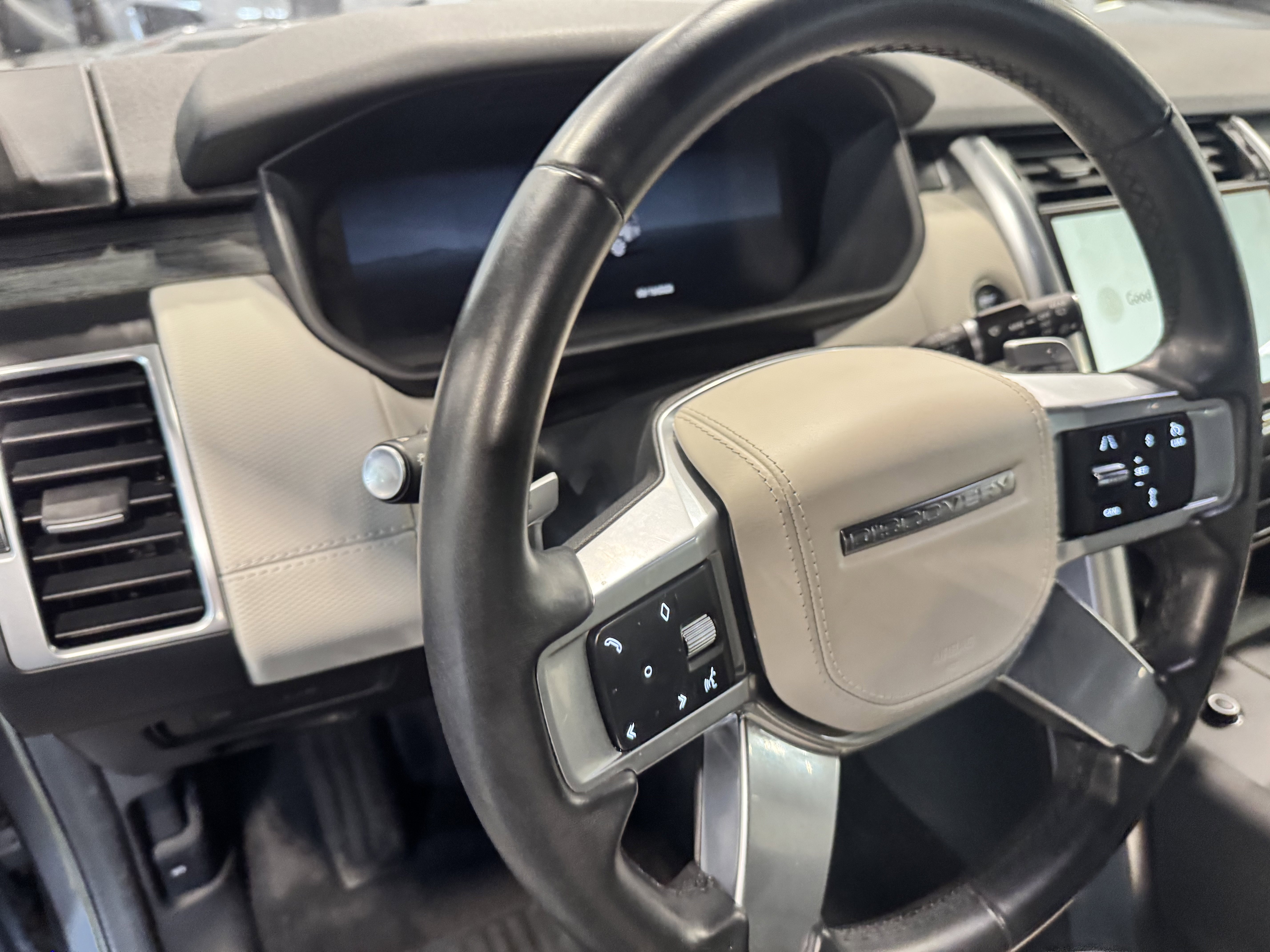 Used 2023 Land Rover Discovery S R-Dynamic image 11