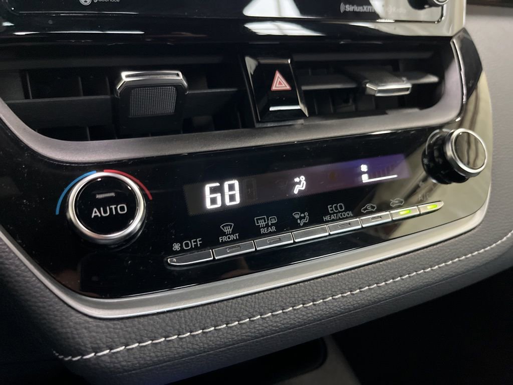 Used 2021 Toyota Corolla SE w/ SE Preferred Package image 14