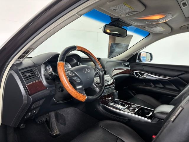 Used 2017 INFINITI Q70 3.7 RWD image 9