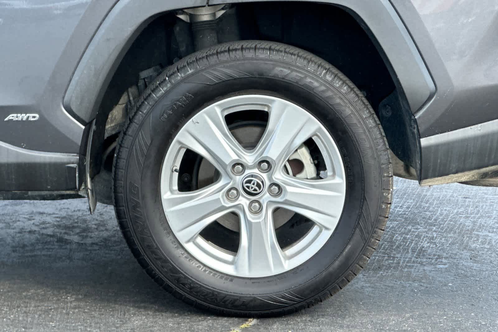 Certified 2021 Toyota RAV4 LE AWD/4WD image 30