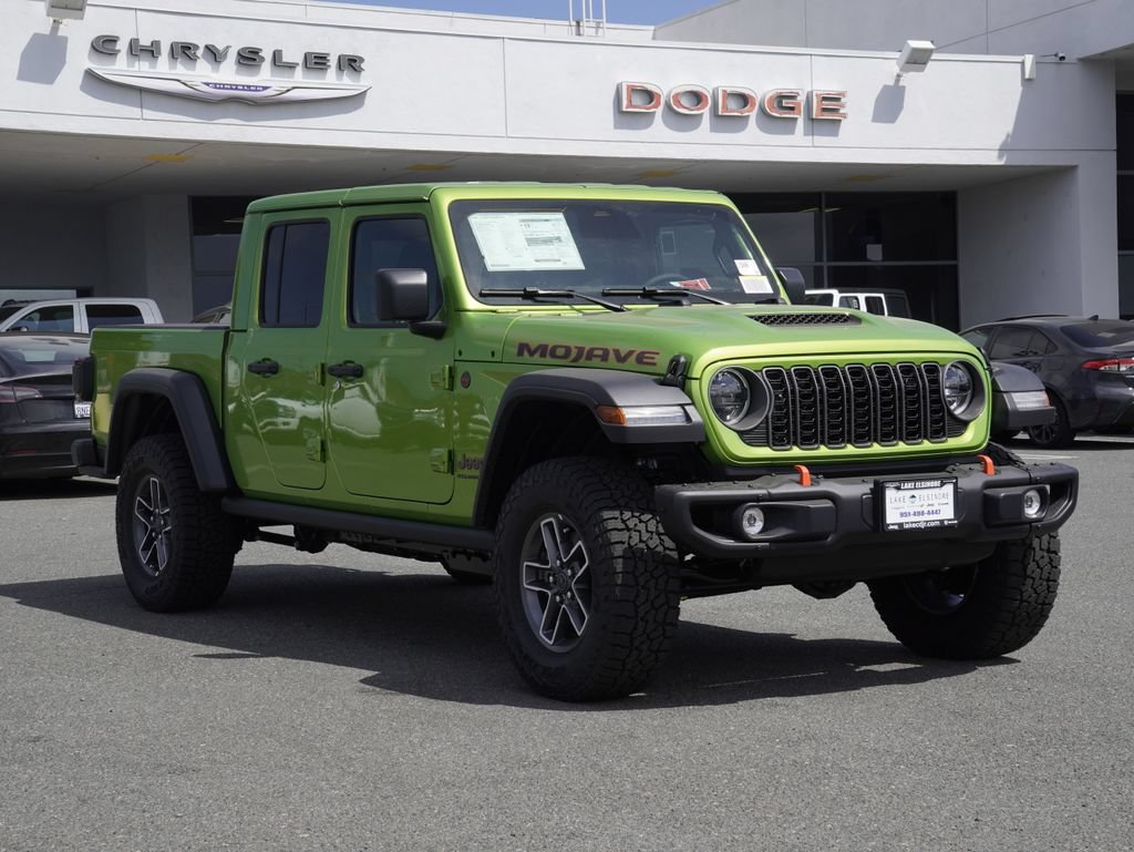 New 2026 Jeep Gladiator Mojave w/ Steel Bumper Group AWD/4WD video 2