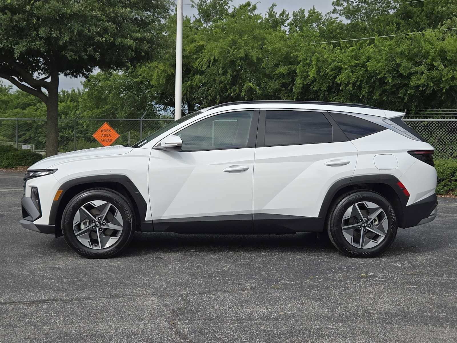 Certified 2025 Hyundai Tucson SEL FWD image 4