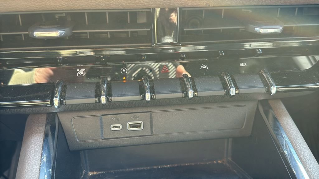 Used 2024 GMC Canyon Denali image 33