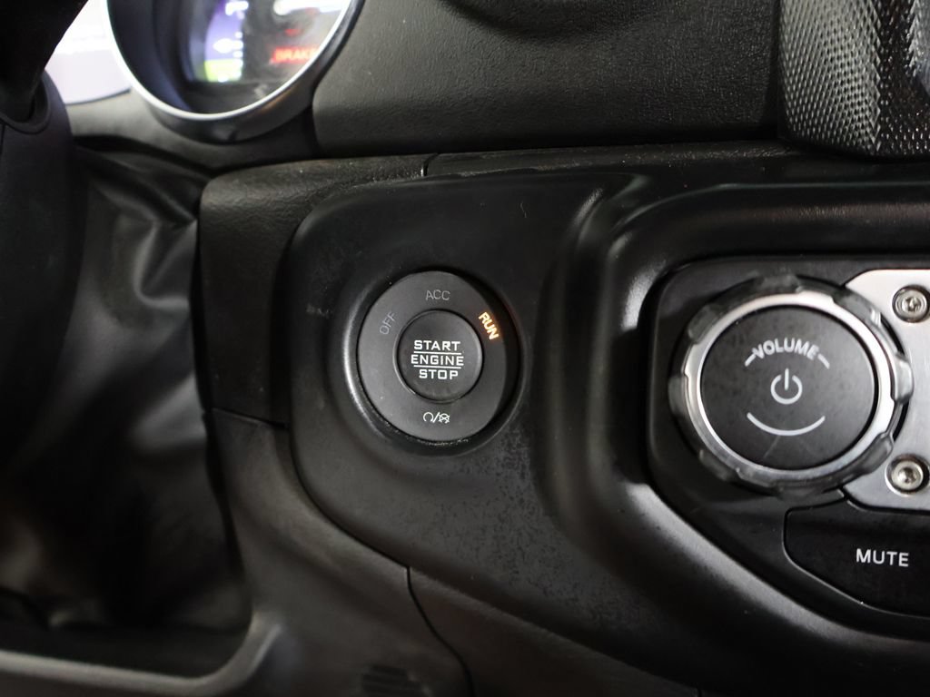 Used 2022 Jeep Wrangler Unlimited Sahara w/ Cold Weather Group AWD/4WD image 19