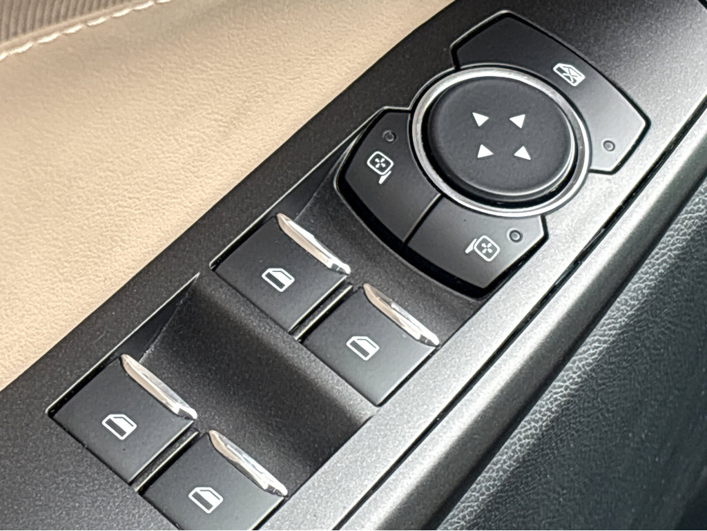 Used 2020 Ford Explorer XLT w/ Comfort Package image 18