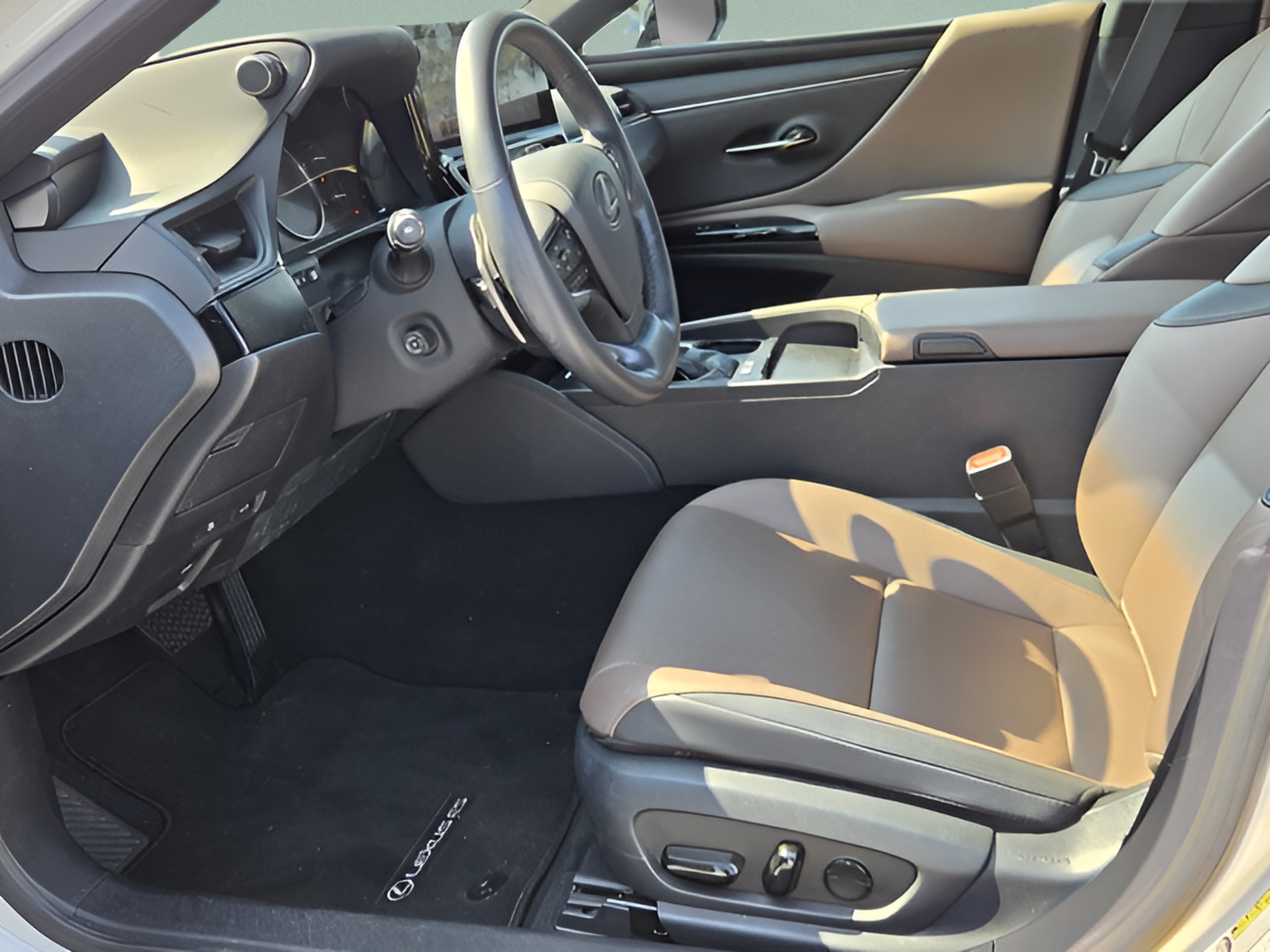 Used 2023 Lexus ES 300h w/ Premium Package FWD image 9
