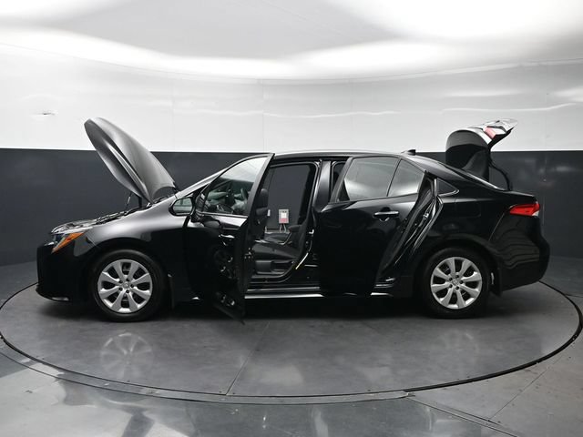 Used 2025 Toyota Corolla LE FWD image 34
