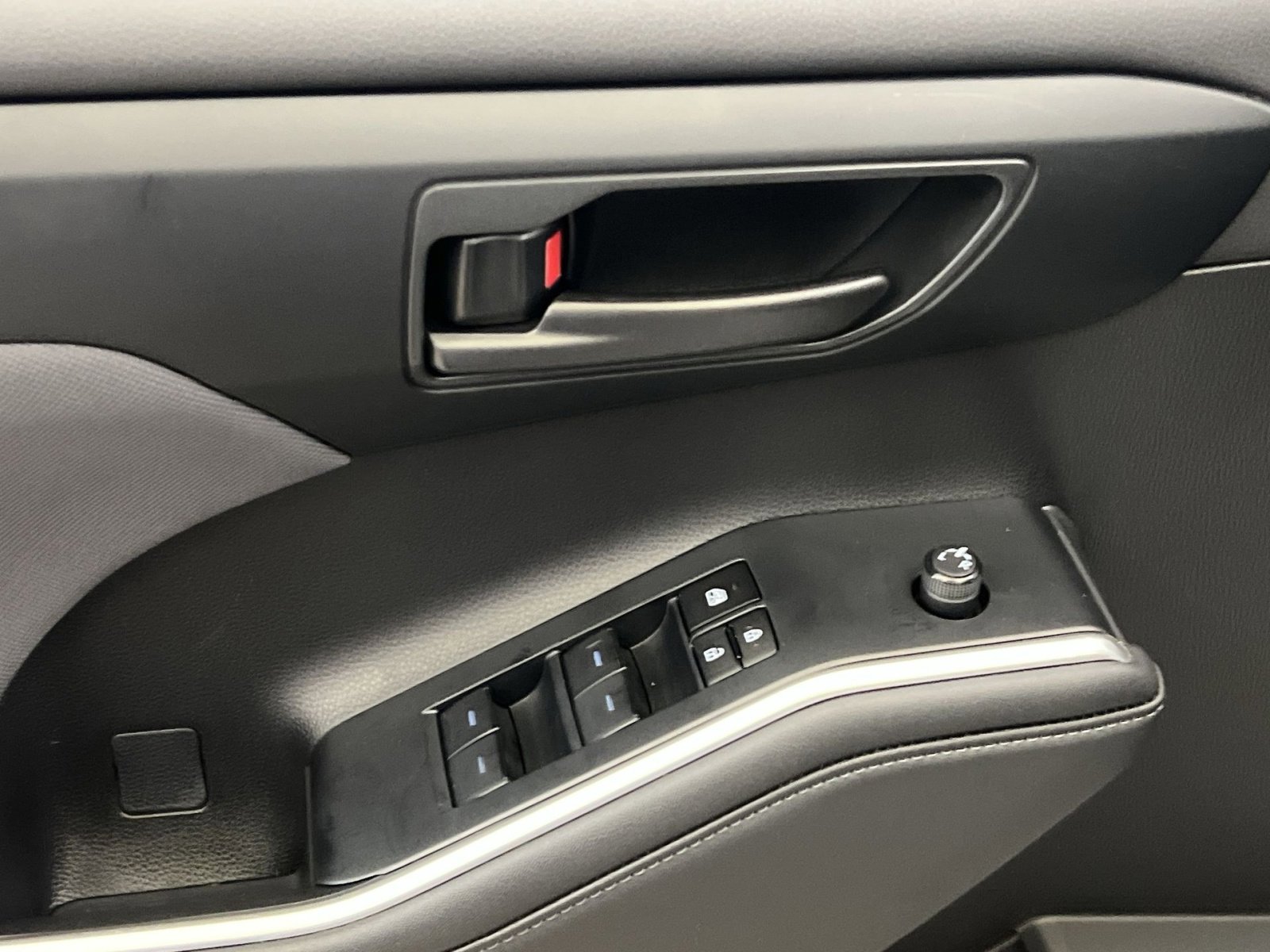 Used 2023 Toyota Highlander LE image 13