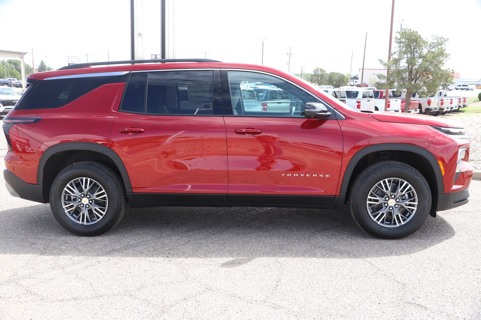 New 2026 Chevrolet Traverse LT w/ Driver Confidence Package FWD image 8