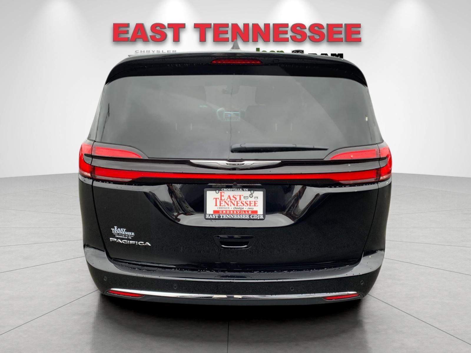 New 2026 Chrysler Pacifica Select image 4