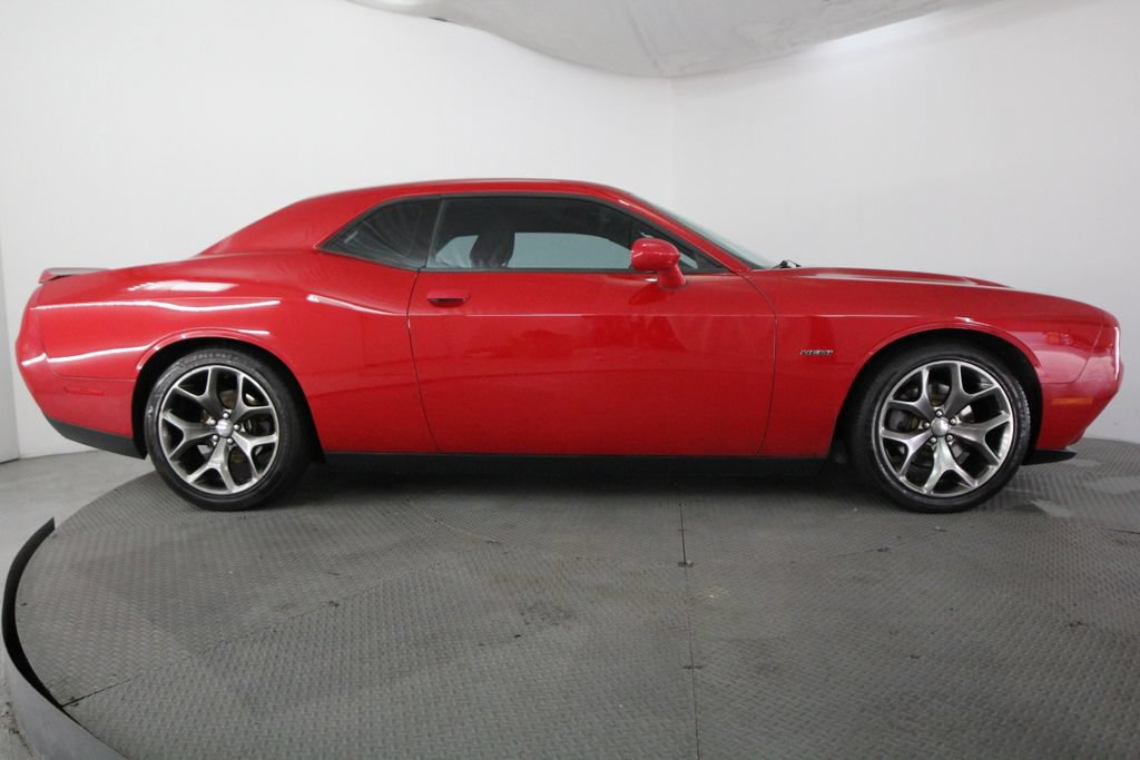 Used 2016 Dodge Challenger R/T w/ Driver Convenience Group RWD image 5