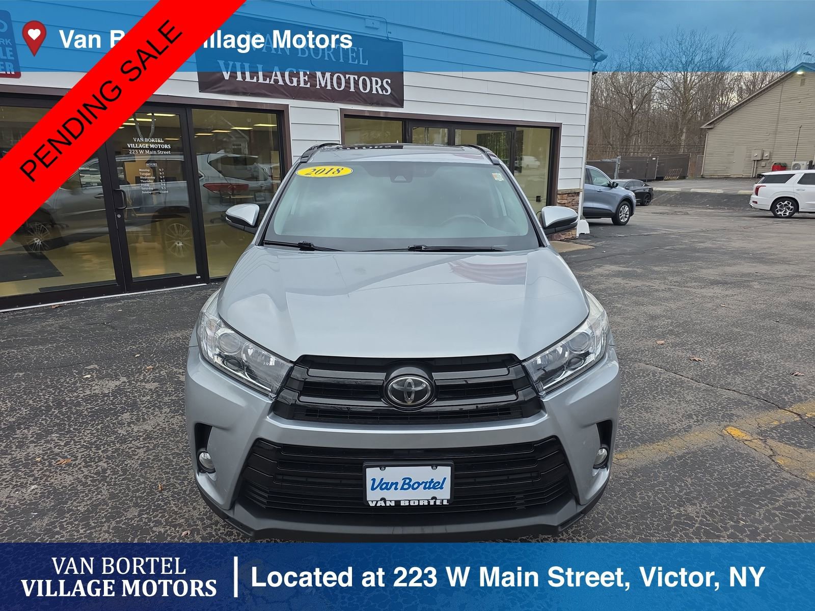 Used 2018 Toyota Highlander SE image 2