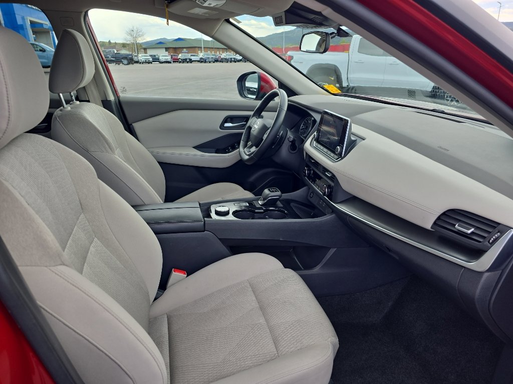 Used 2025 Nissan Rogue SV AWD/4WD image 25