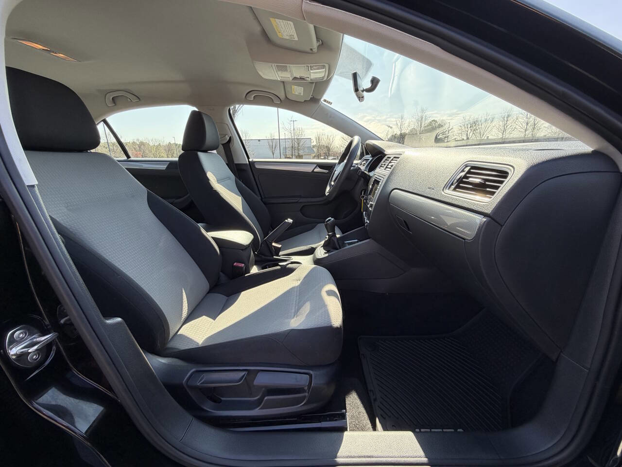 Used 2017 Volkswagen Jetta S image 17