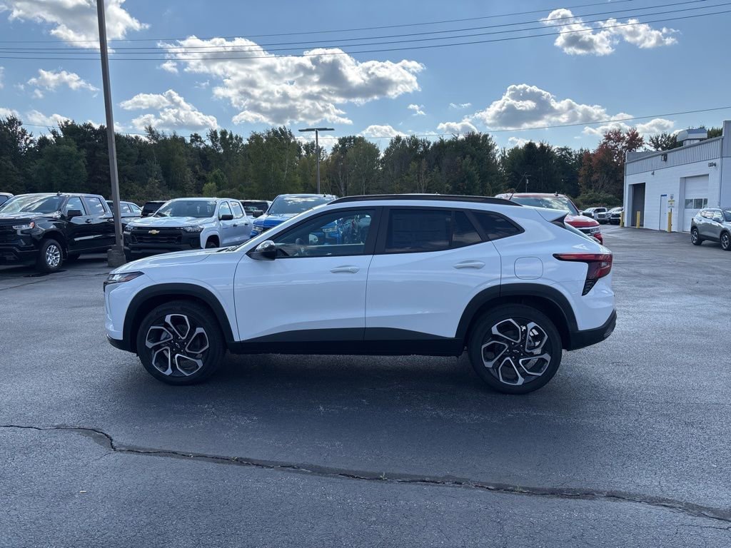New 2025 Chevrolet Trax RS w/ Sunroof Package image 7