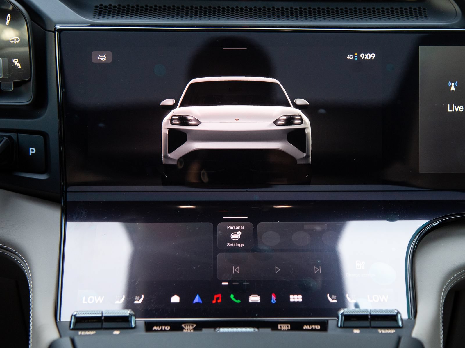 New 2026 Porsche Cayenne Turbo AWD/4WD image 18