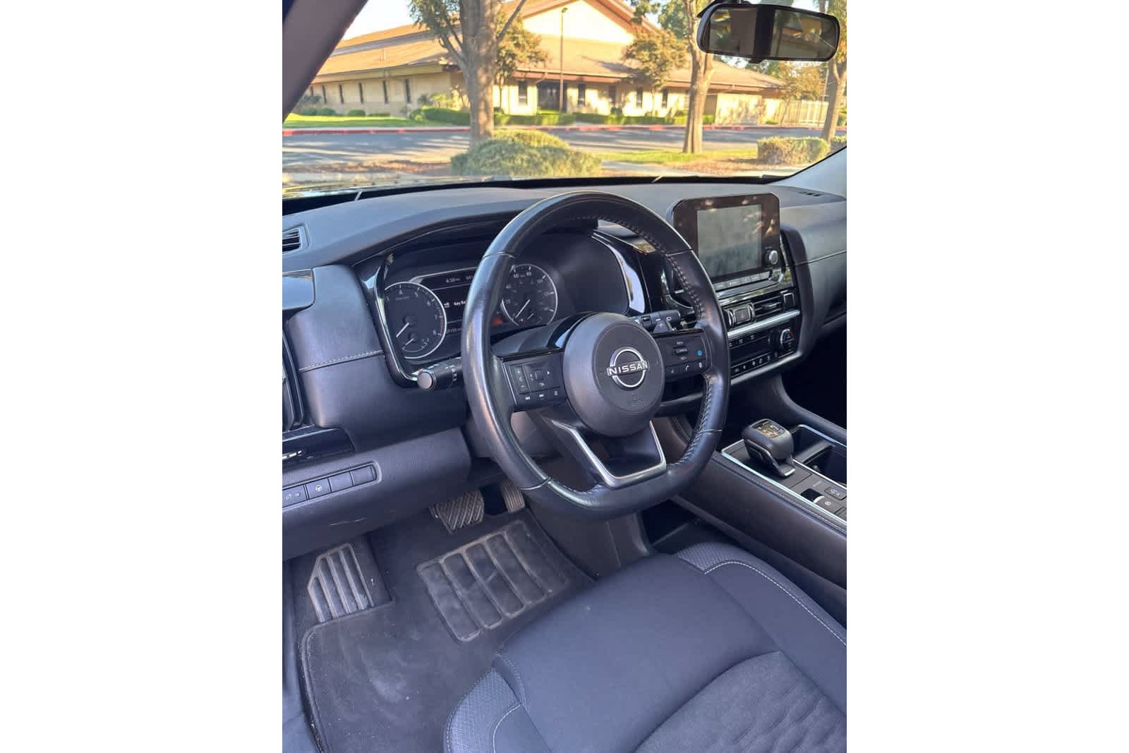 Used 2022 Nissan Pathfinder SV FWD image 11