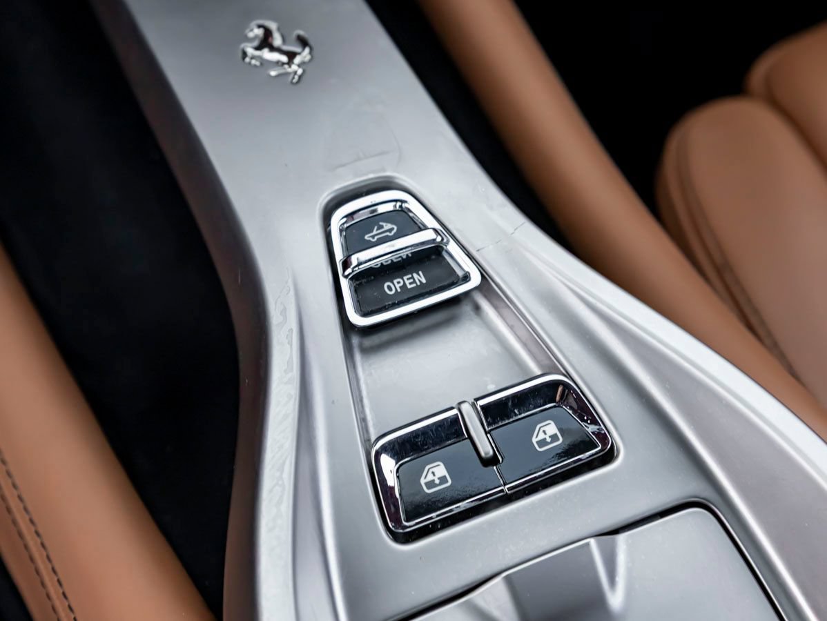 Used 2010 Ferrari California RWD image 26