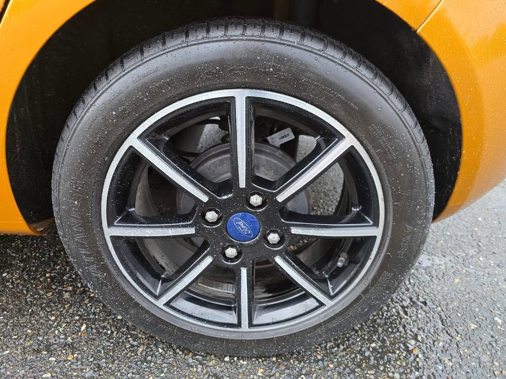 Used 2016 Ford Fiesta SE w/ SE Black Package FWD image 10