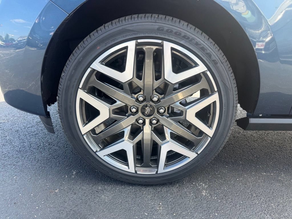 New 2027 Ford Expedition Platinum w/ Platinum Ultimate Package AWD/4WD image 11