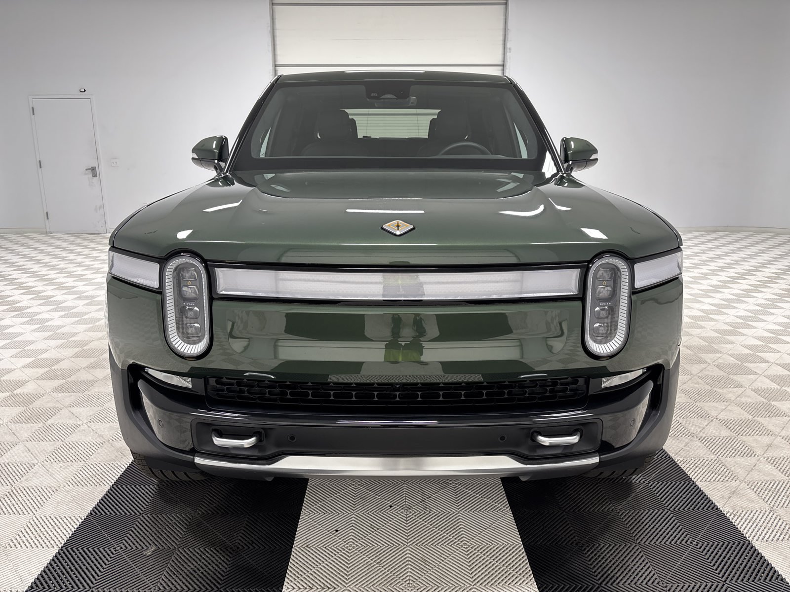 Used 2024 Rivian R1T Adventure Dual AWD/4WD image 8