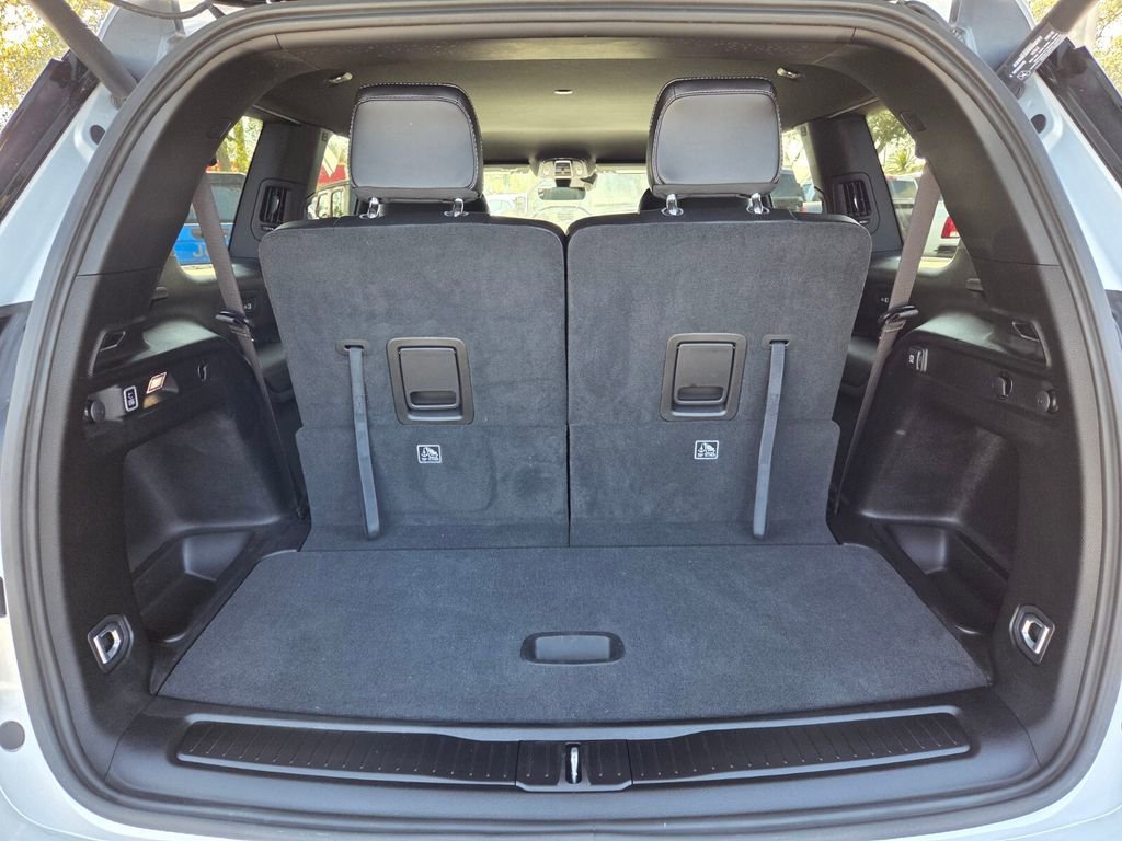 Certified 2025 Jeep Grand Cherokee L Limited w/ Black Appearance Package image 9