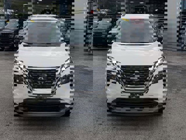 Used 2023 Nissan Rogue S image 2