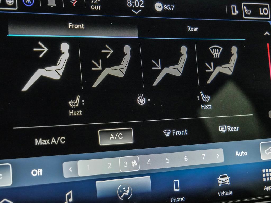 Used 2025 Chrysler Pacifica Select image 33