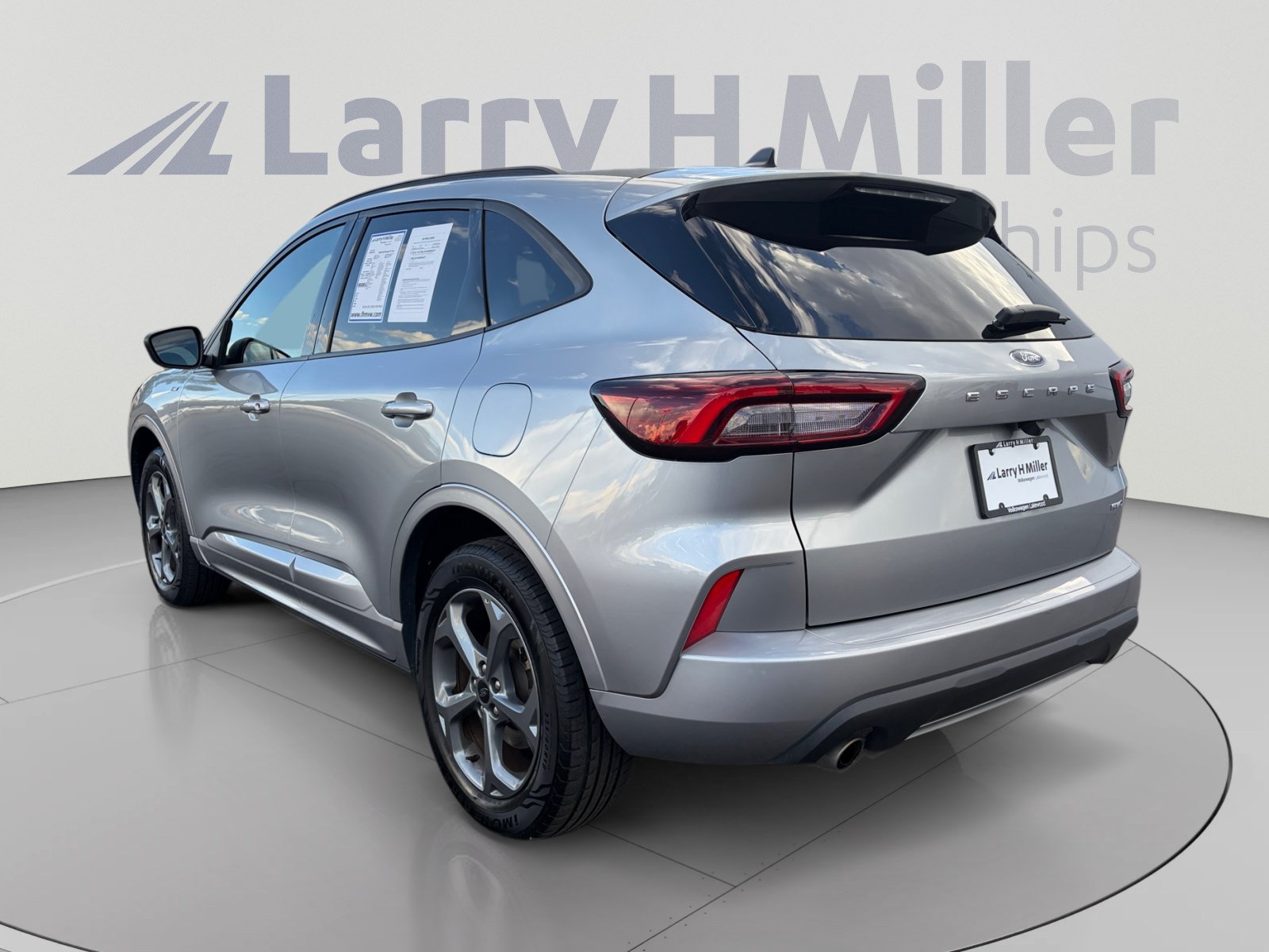 Used 2024 Ford Escape ST-Line AWD/4WD image 3