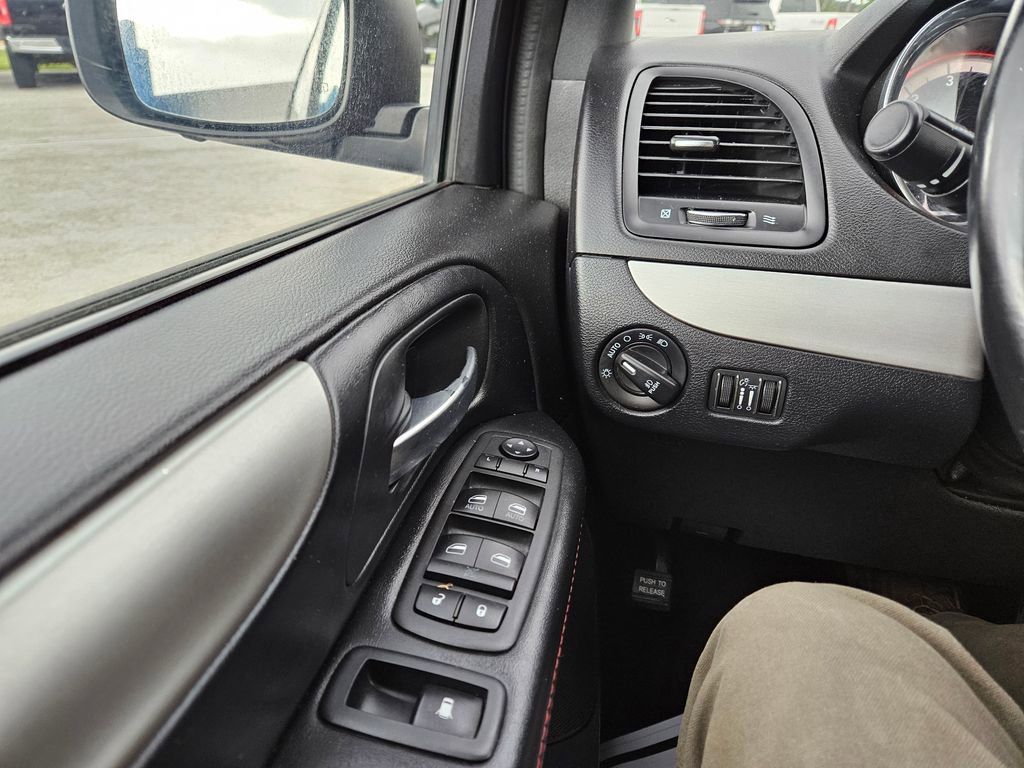 Used 2019 Dodge Grand Caravan GT FWD image 12