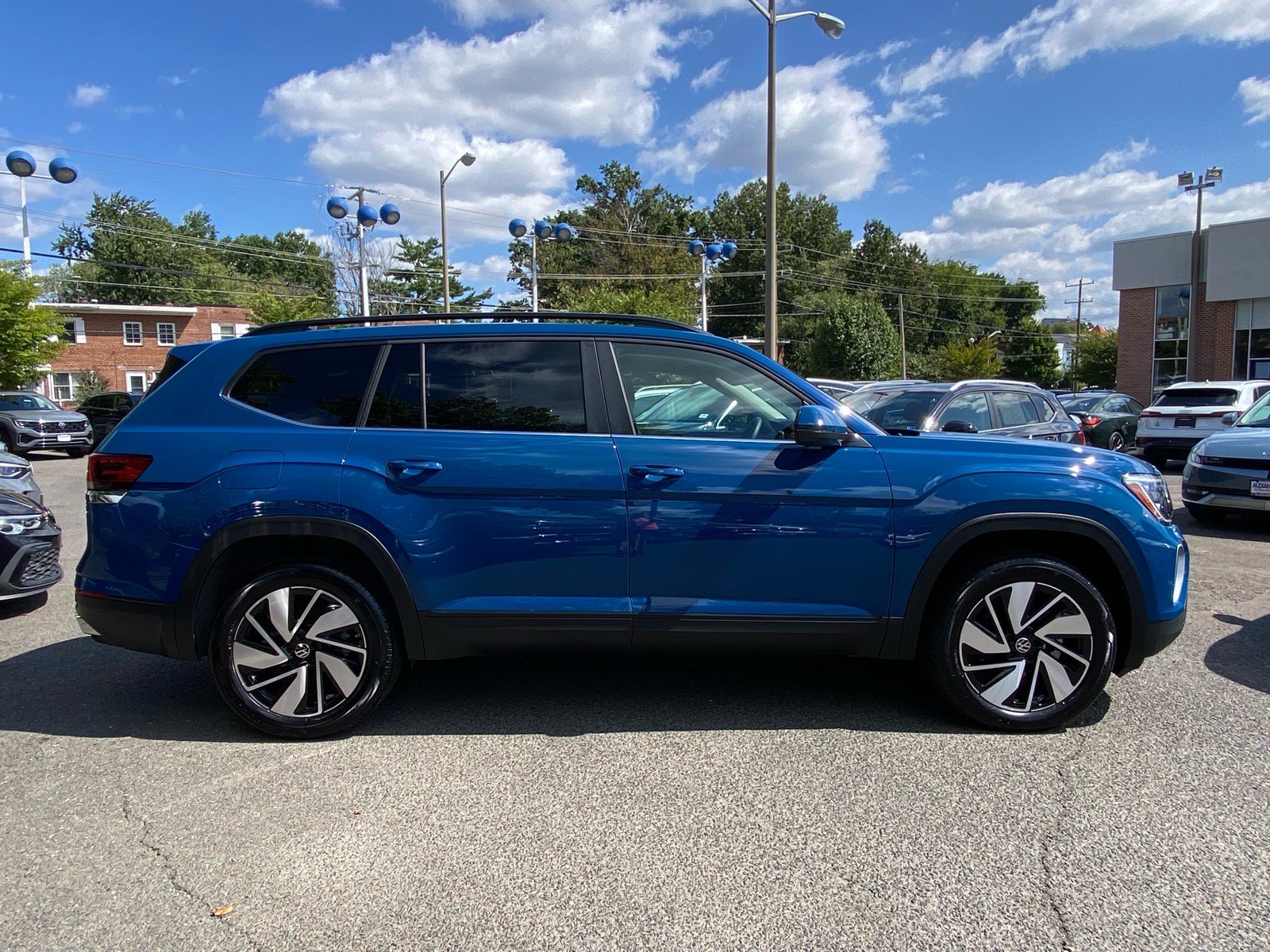 Certified 2026 Volkswagen Atlas SE w/ Panoramic Sunroof Package FWD image 2