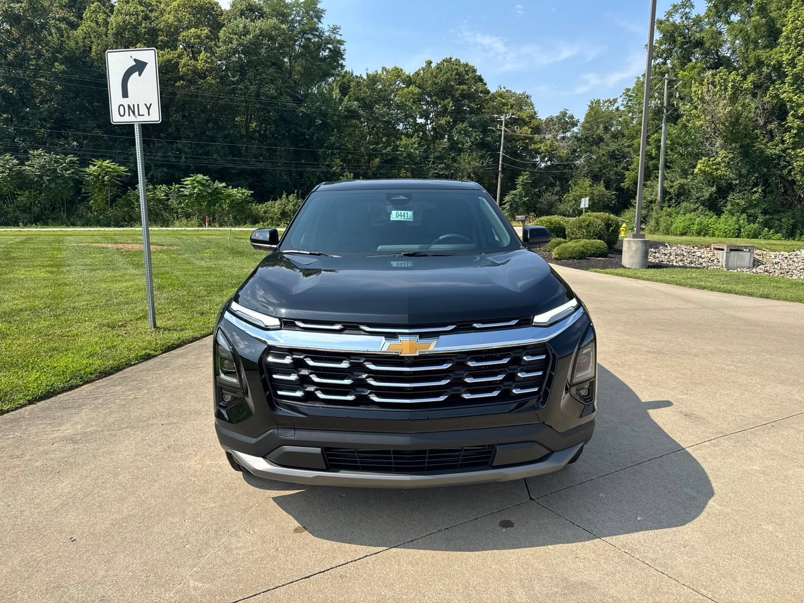 New 2027 Chevrolet Equinox LT w/ Convenience Package II FWD image 2
