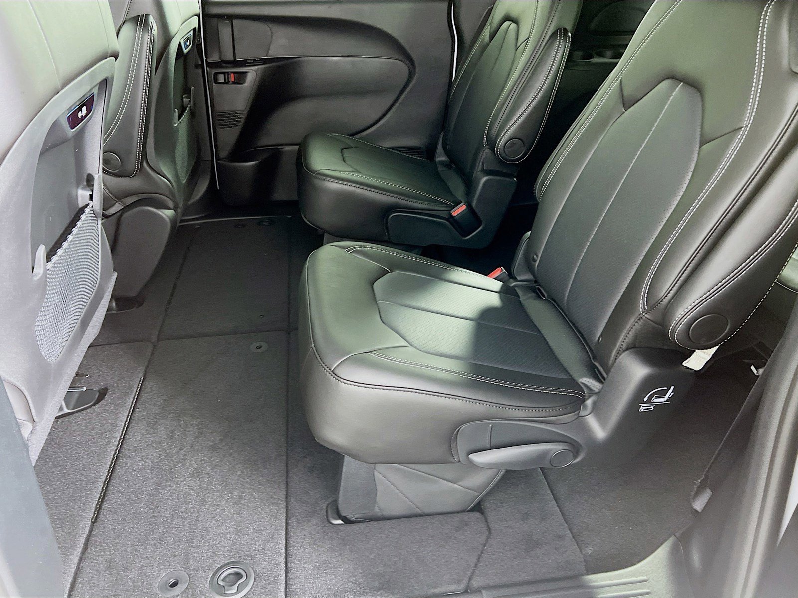 New 2026 Chrysler Pacifica Select FWD image 5