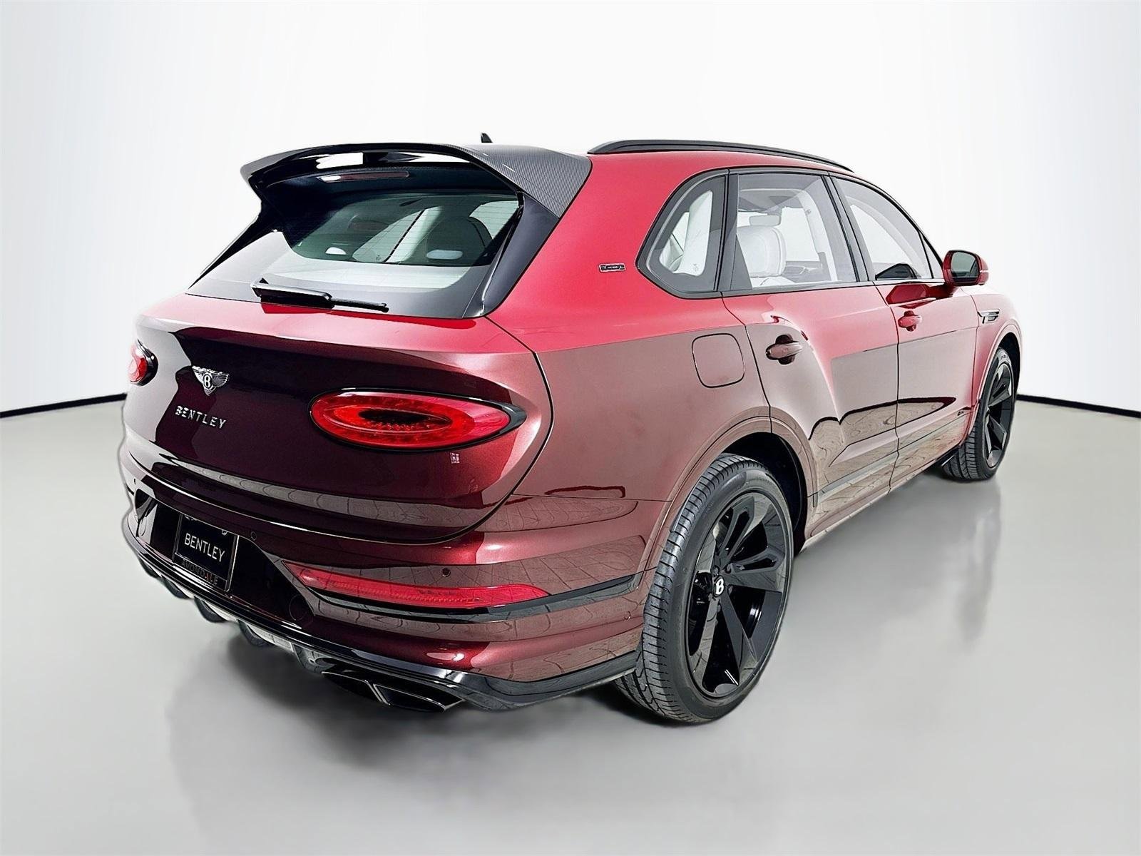 Used 2025 Bentley Bentayga image 9