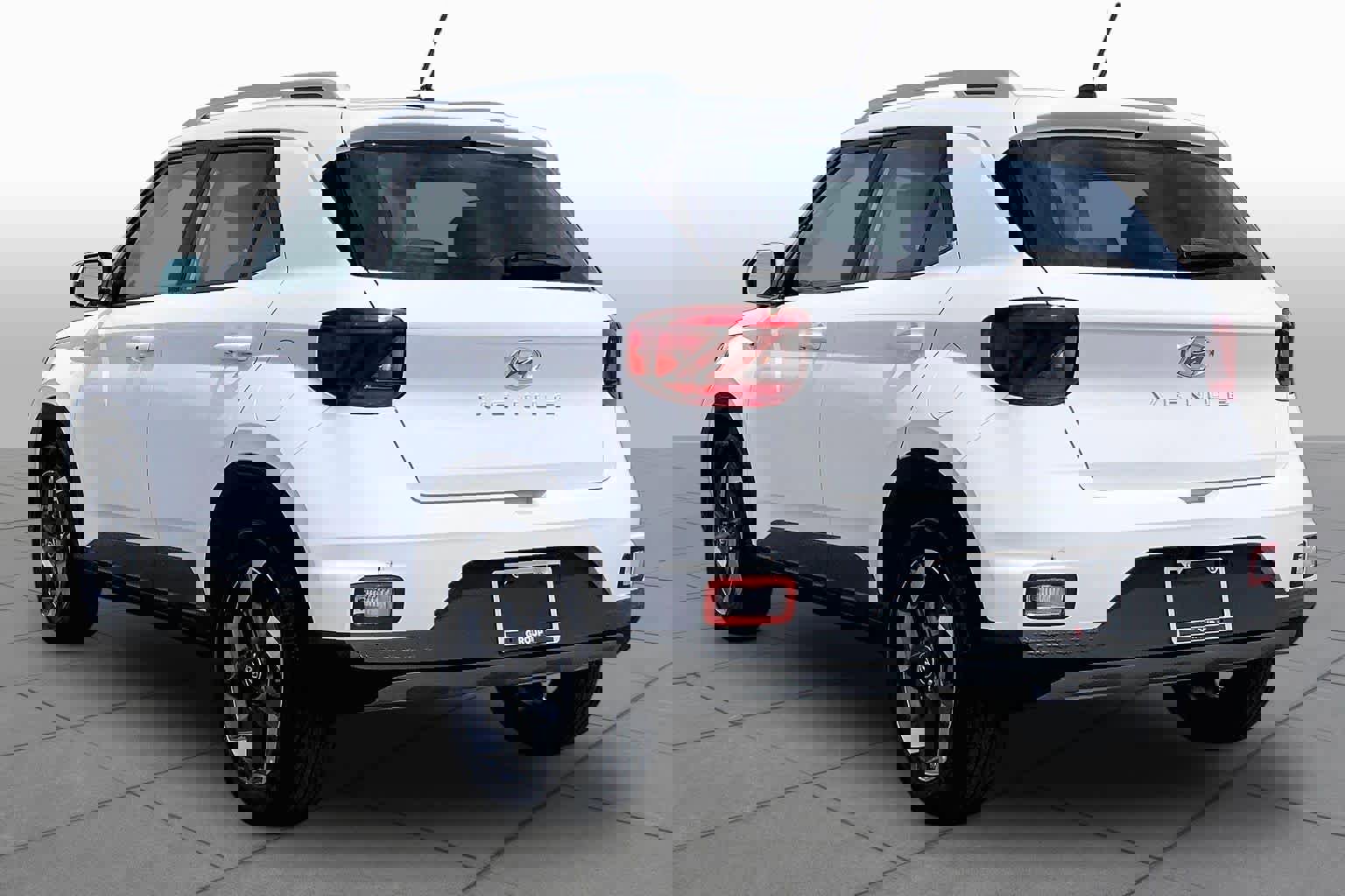 Used 2025 Hyundai Venue SEL FWD image 12