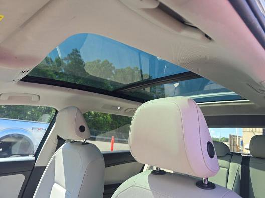 Used 2019 Volkswagen Tiguan SE w/ Panoramic Sunroof Package FWD image 10