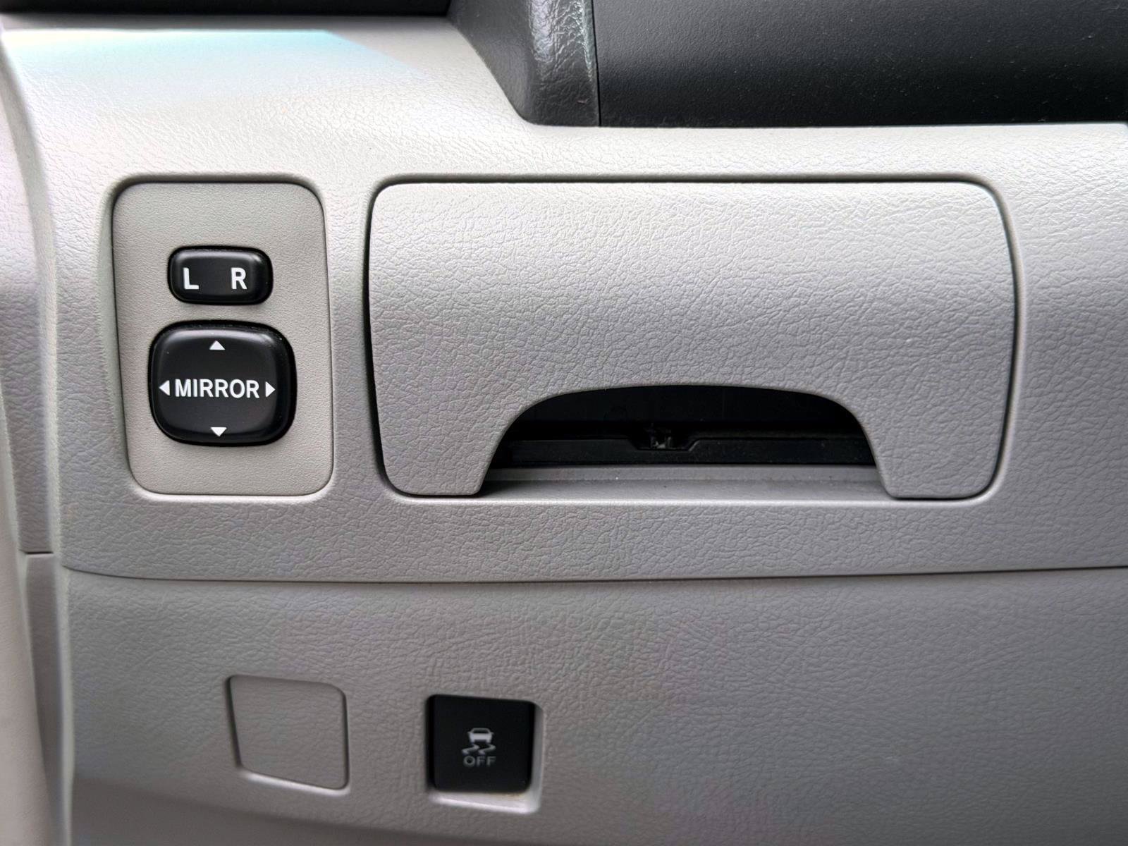 Used 2010 Toyota Camry FWD image 18